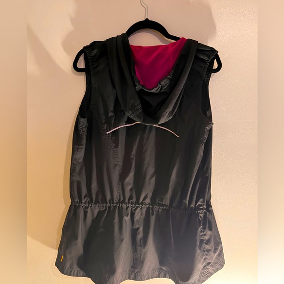 Lucy Tech Black Athletic Hooded Vest - Picture 2 of 4